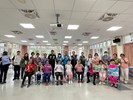 1140529長青學苑課程輕鬆帶動有氧-區長宣導交通安全與學員合影