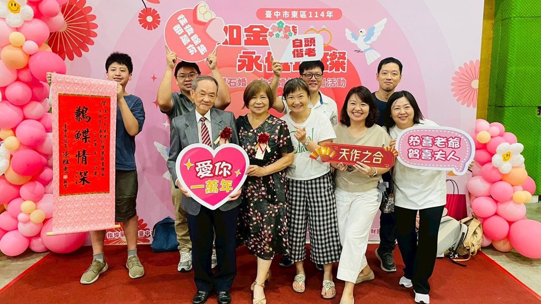 受表揚者及家屬第二拍照區合影