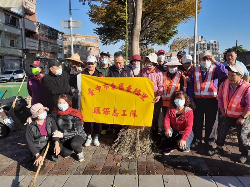 東橋里環保志工隊合照